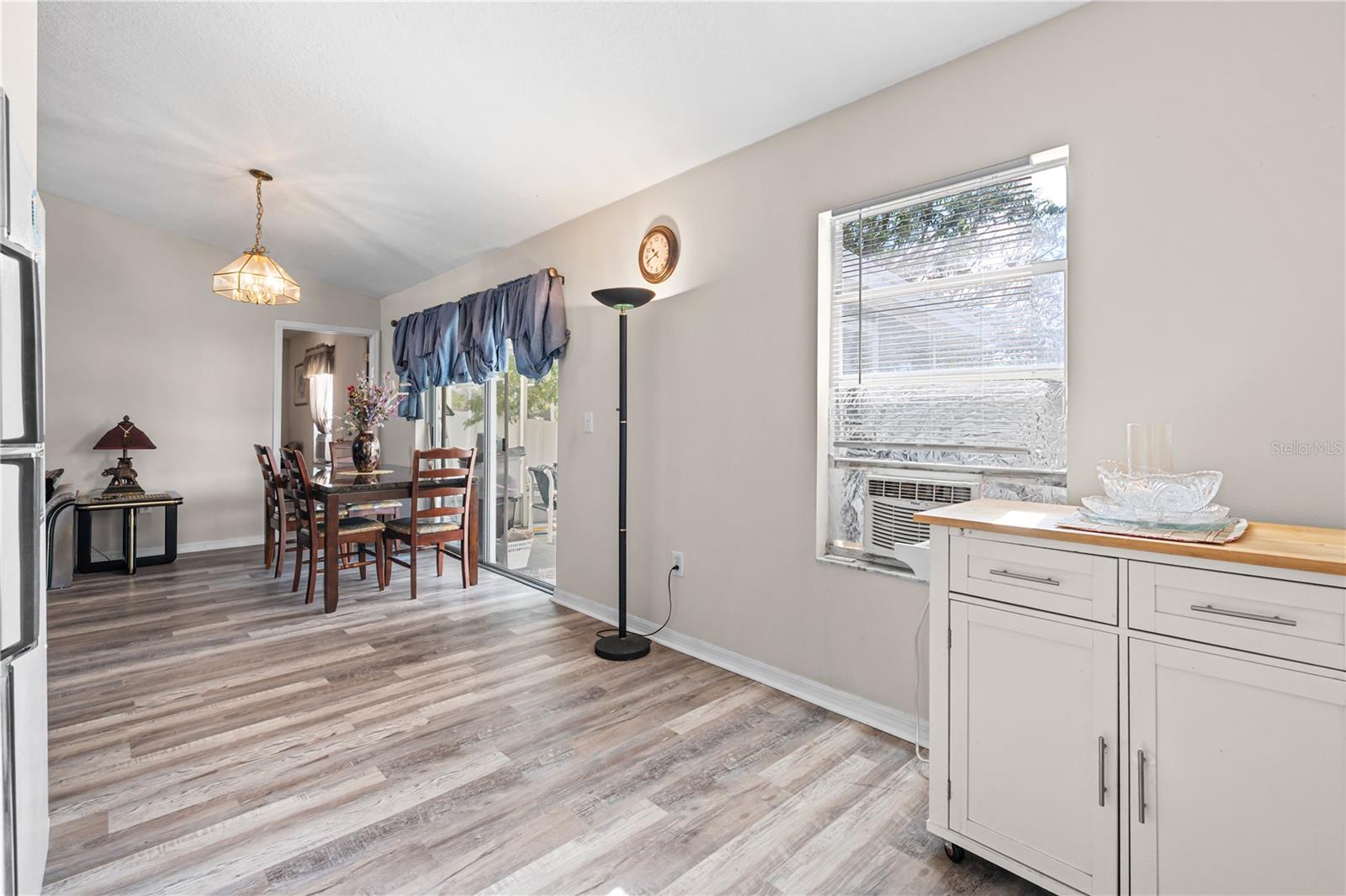 218 LOOKOUT DR