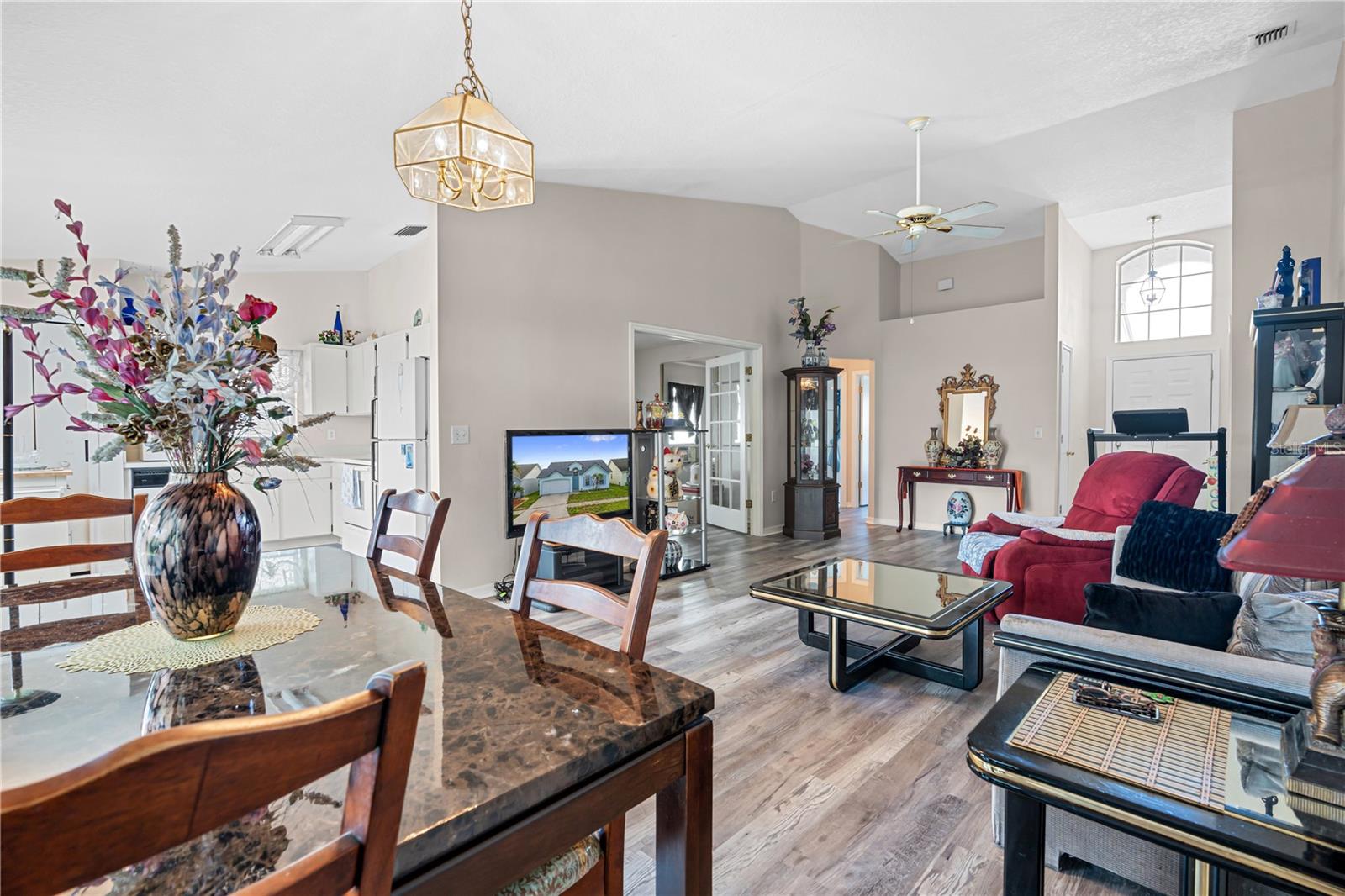 218 LOOKOUT DR