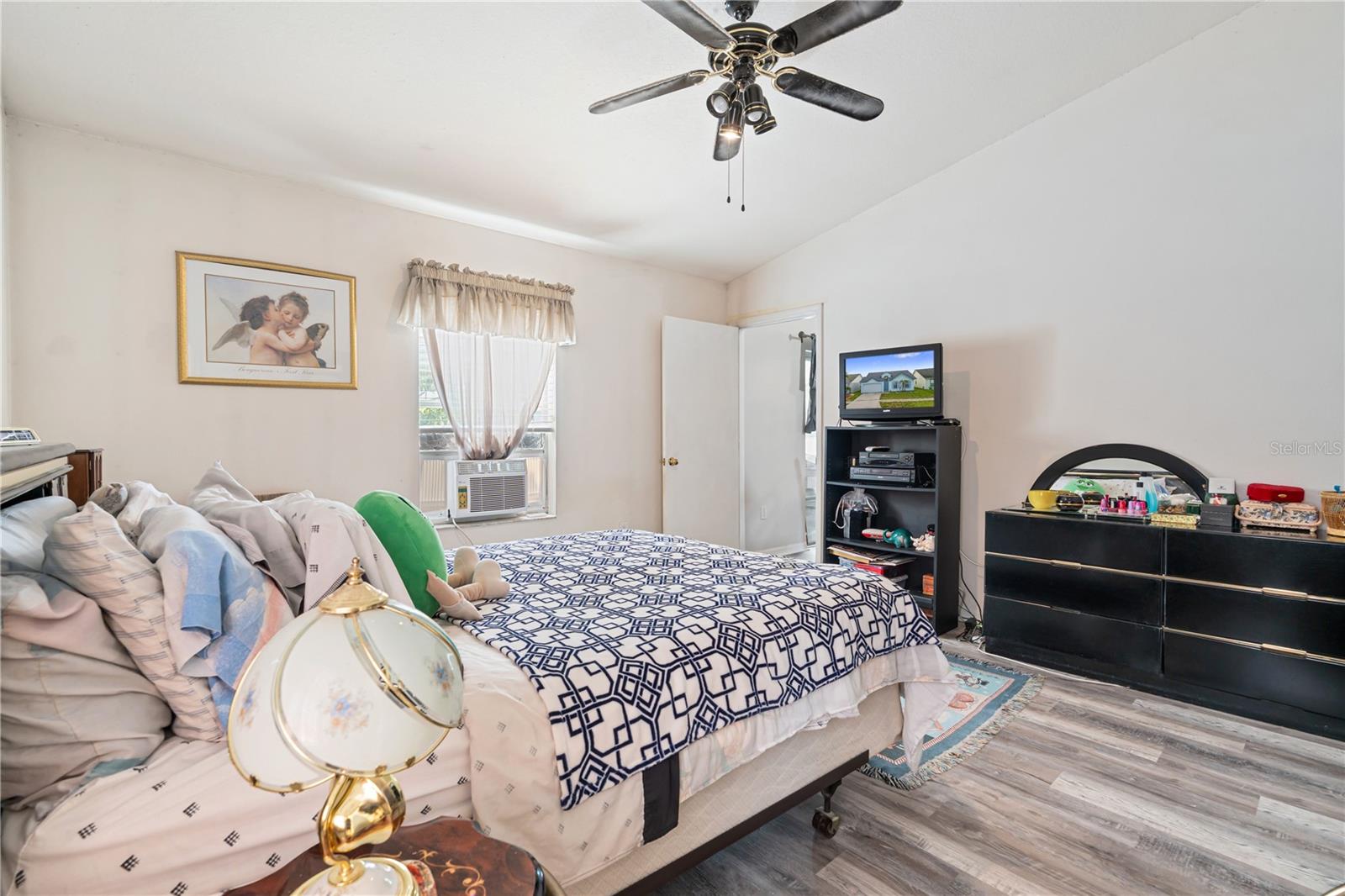 218 LOOKOUT DR