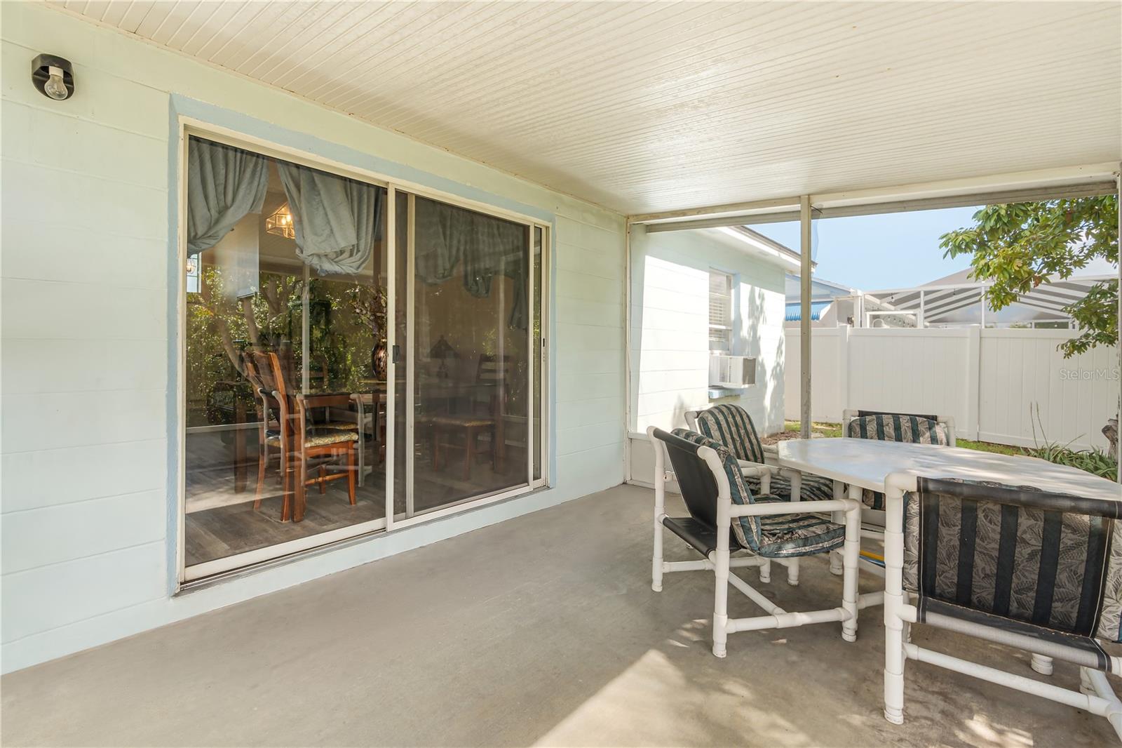 218 LOOKOUT DR