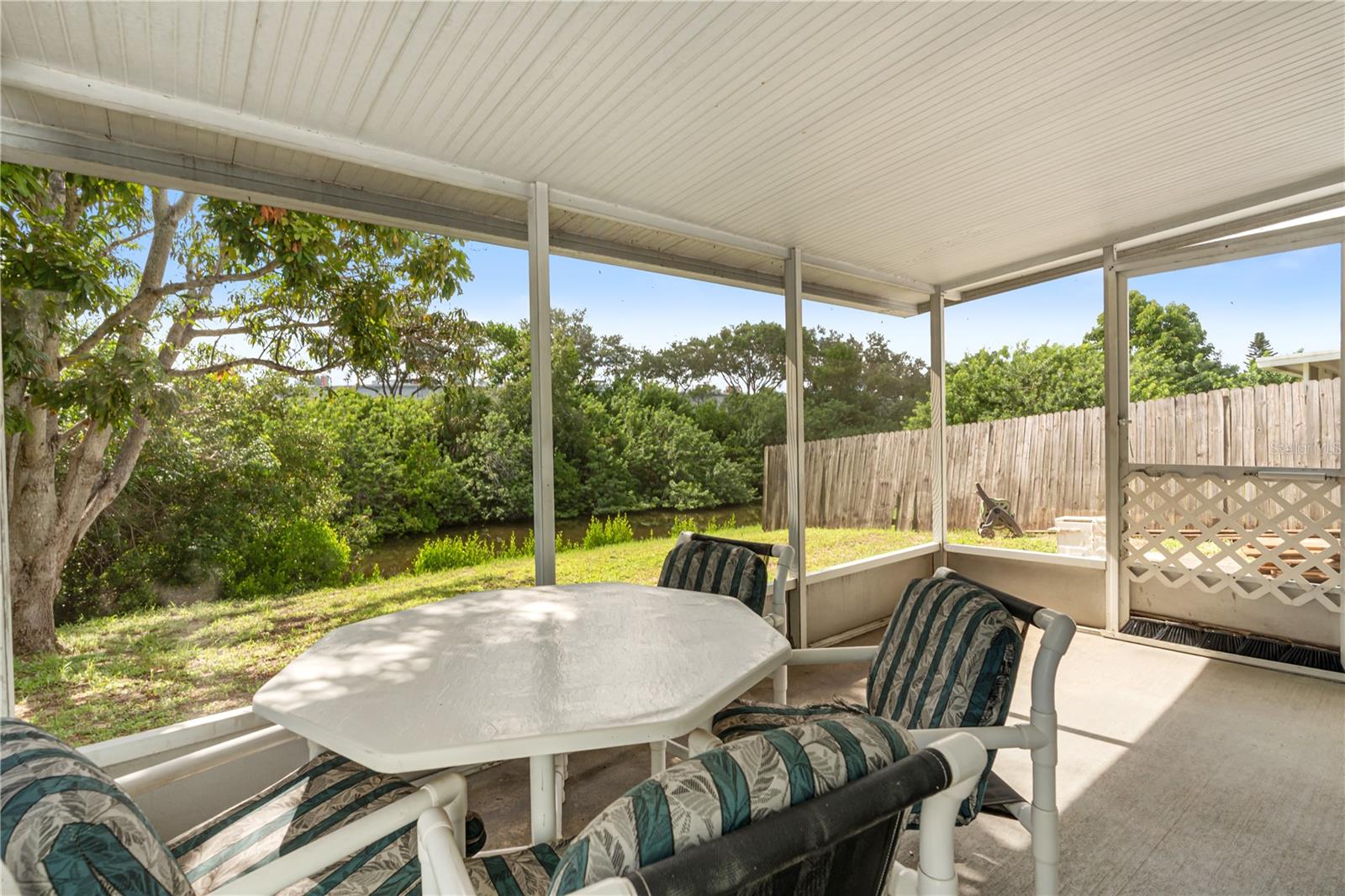 218 LOOKOUT DR