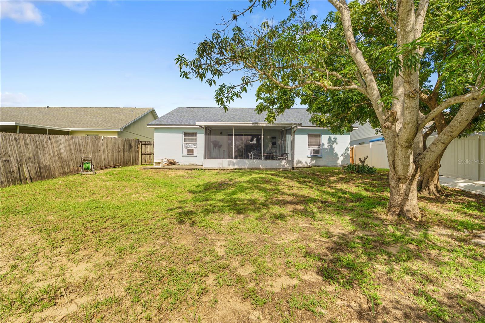 218 LOOKOUT DR