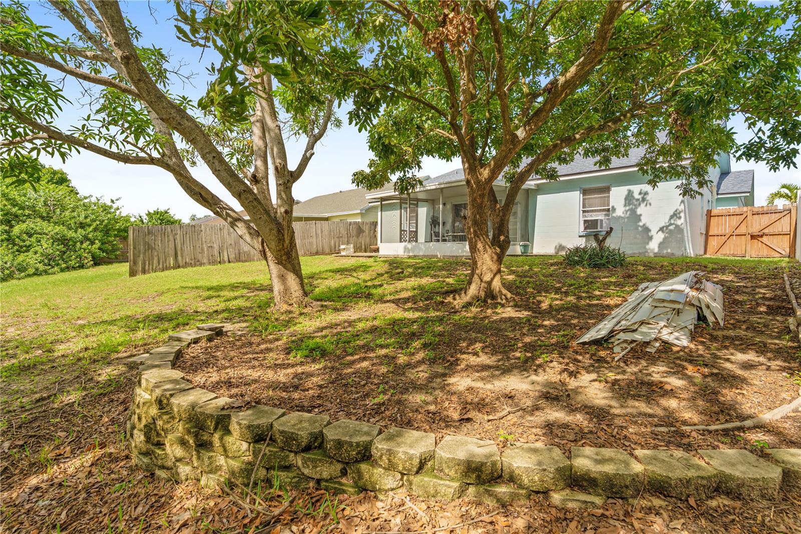 218 LOOKOUT DR