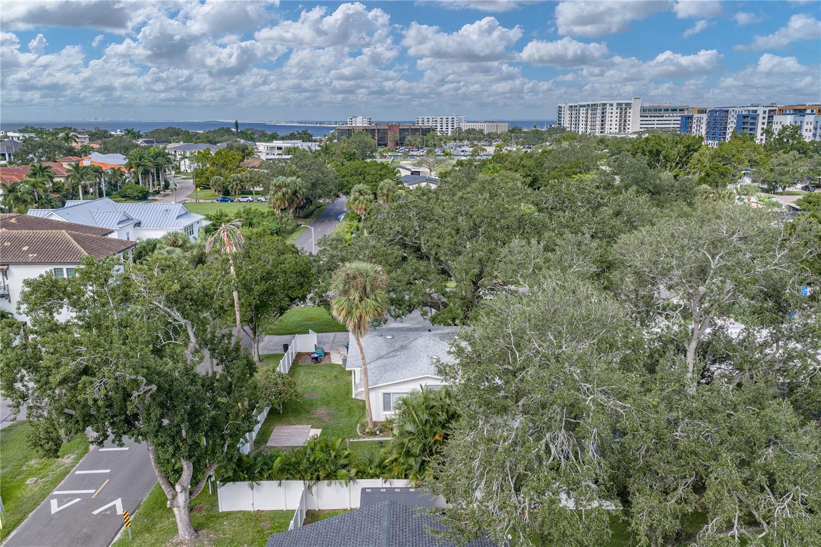 214 S TREASURE DR