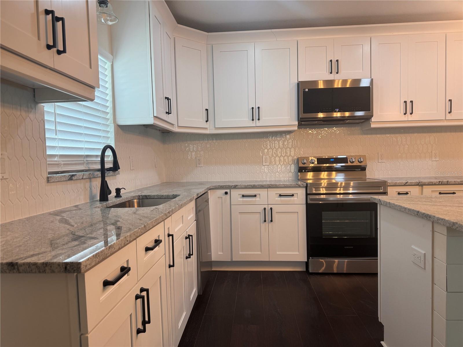 3218 DELRAY DR