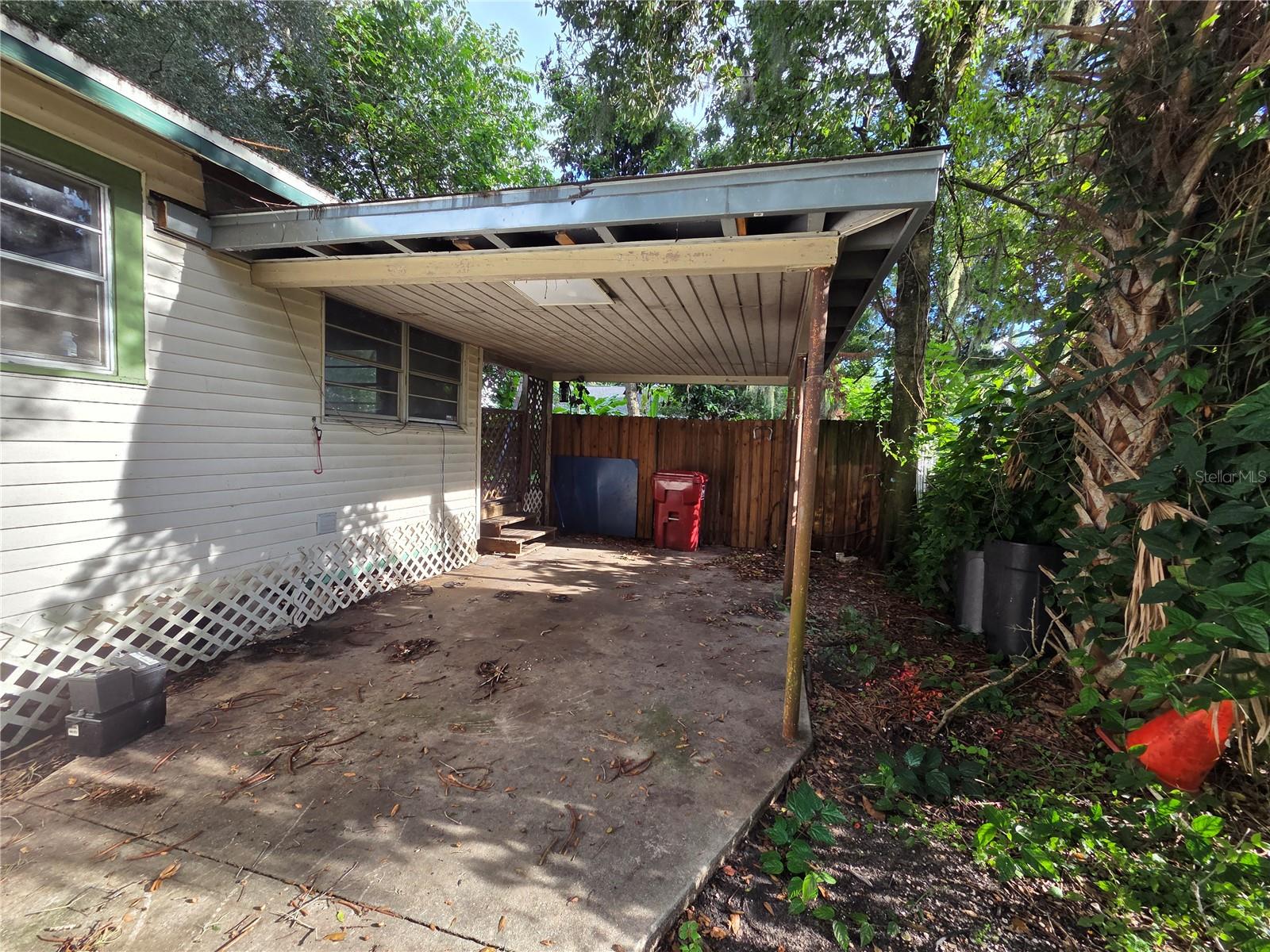 113 W STRICKLAND ST