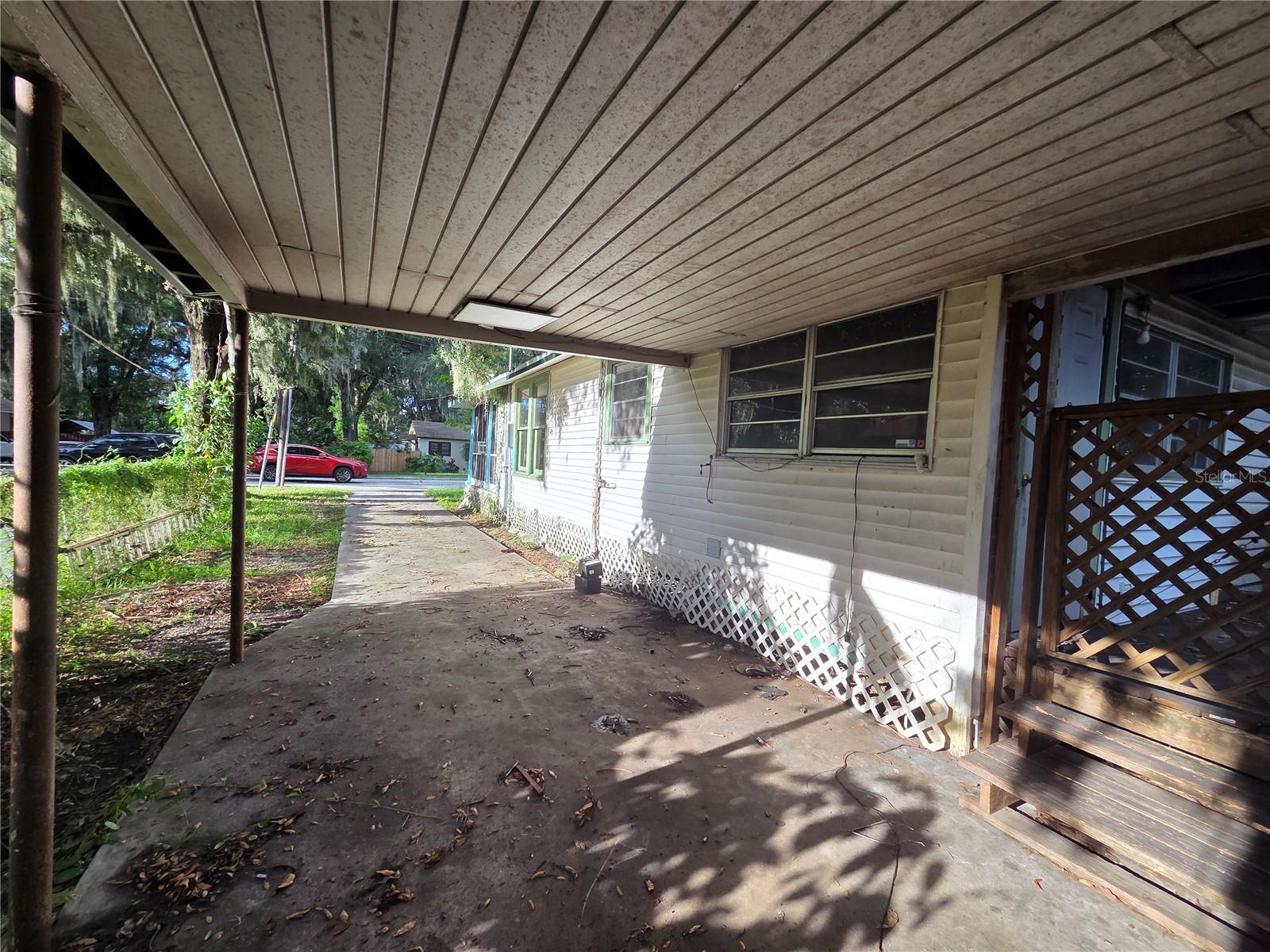 113 W STRICKLAND ST