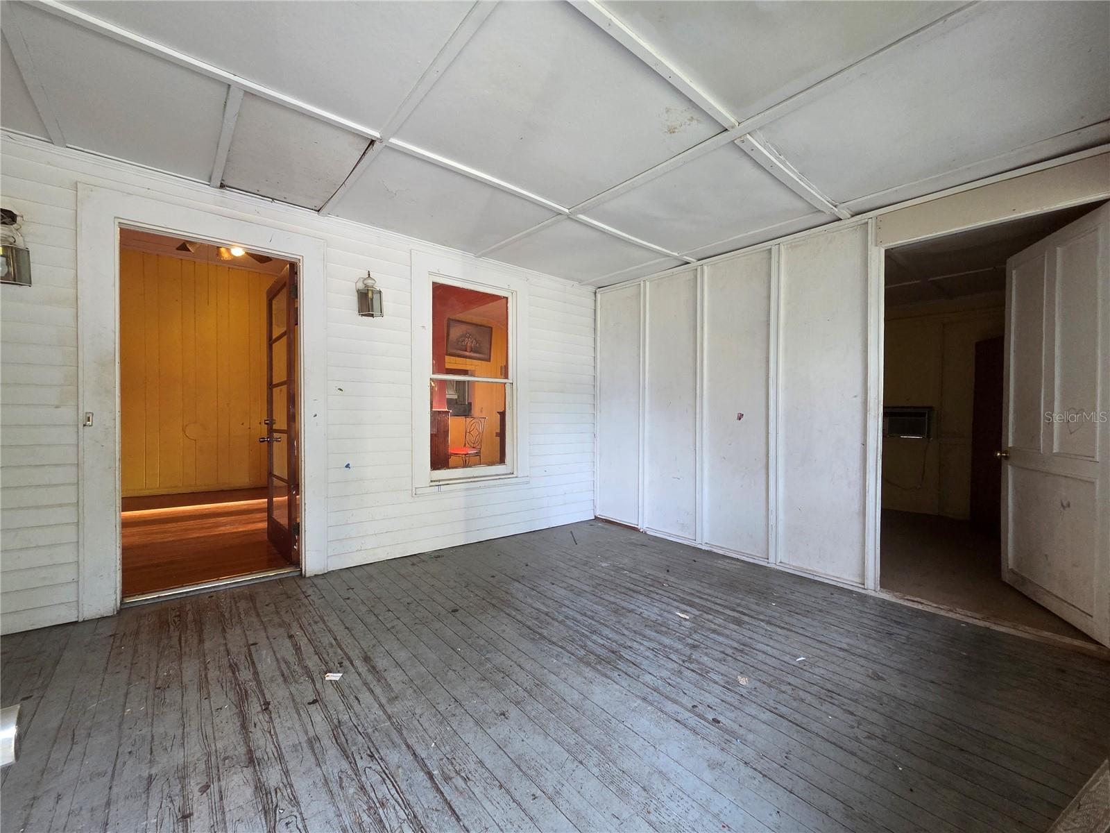 113 W STRICKLAND ST