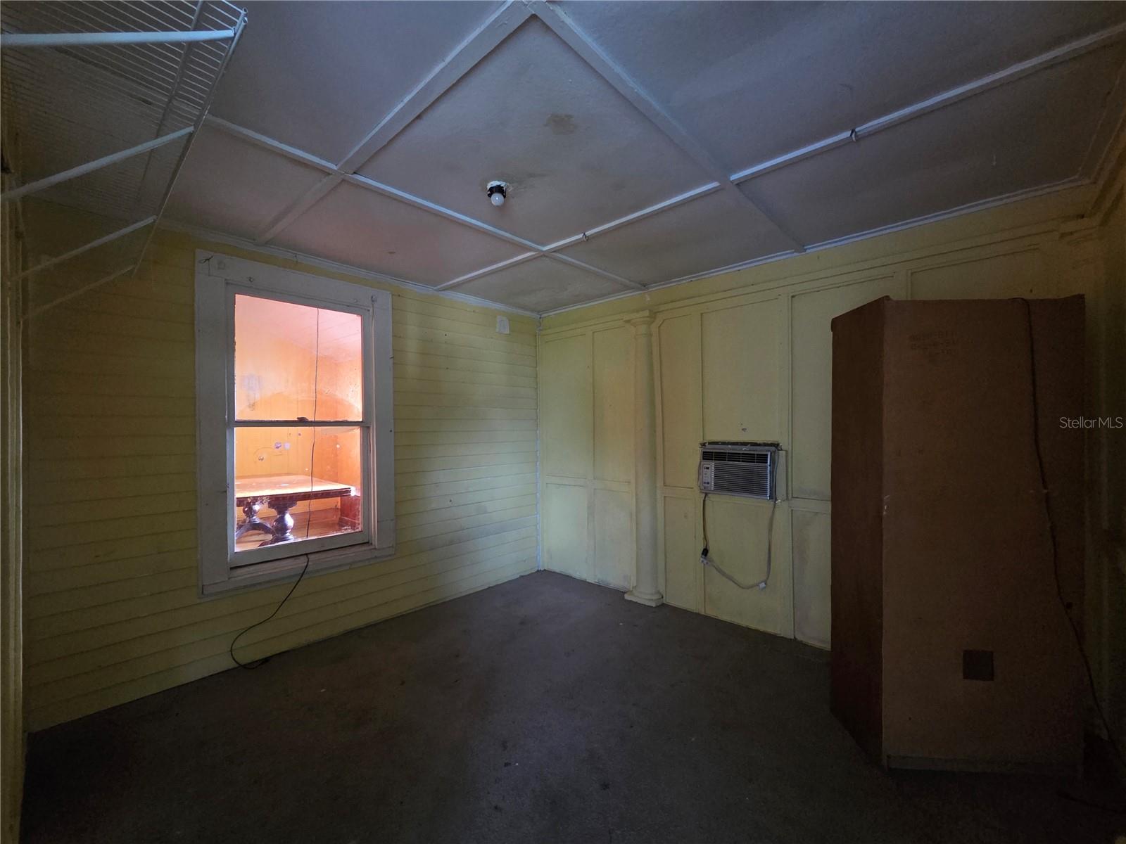 113 W STRICKLAND ST