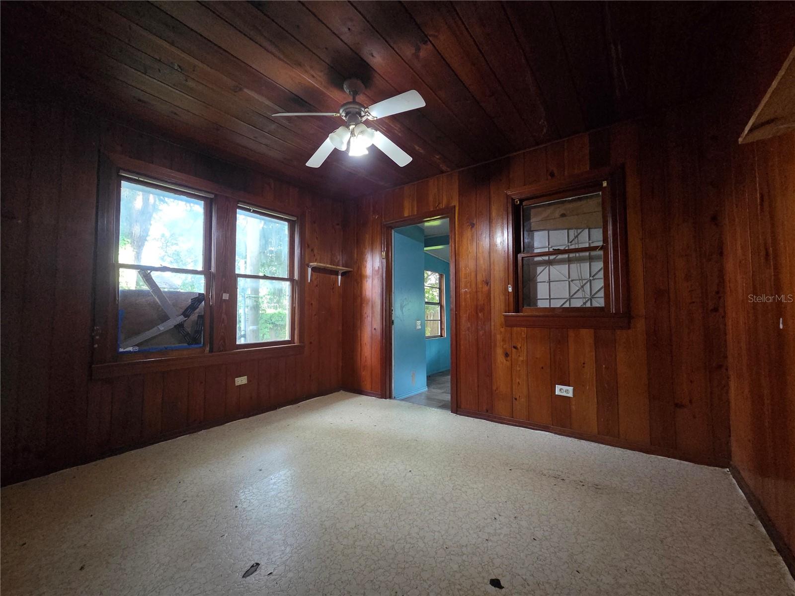 113 W STRICKLAND ST