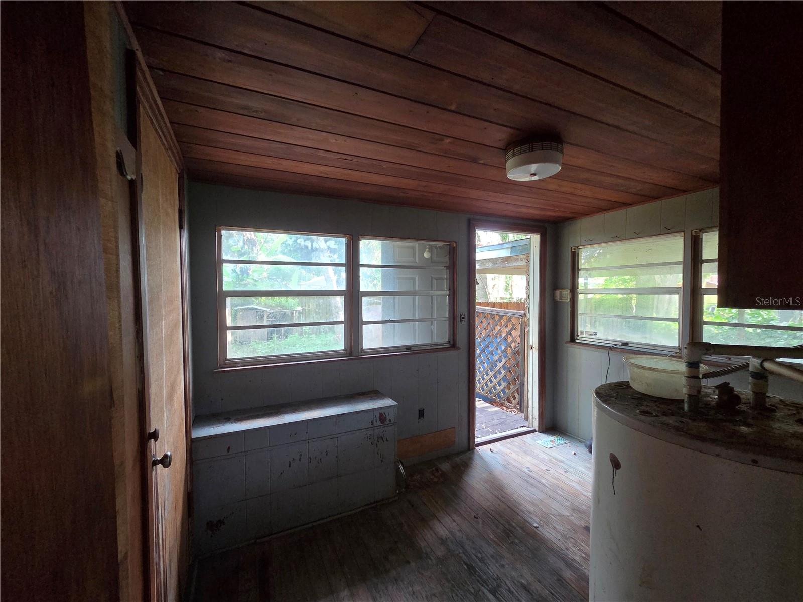 113 W STRICKLAND ST