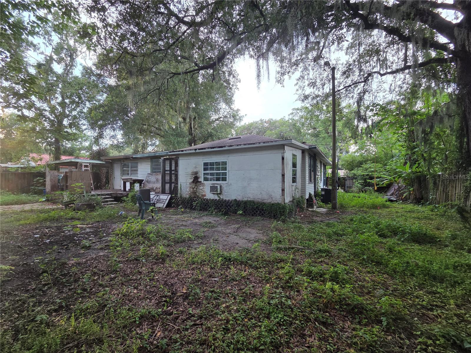 113 W STRICKLAND ST