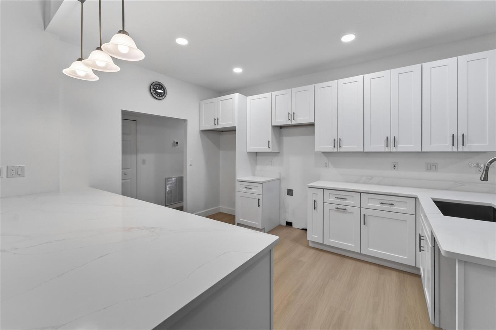 2216 NEW BEDFORD DR