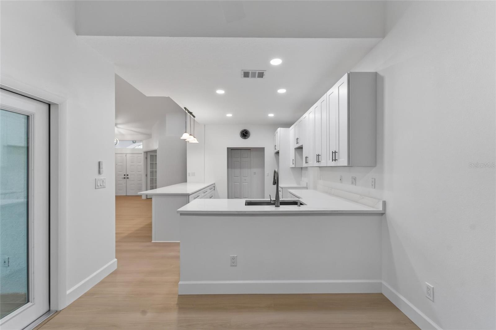 2216 NEW BEDFORD DR