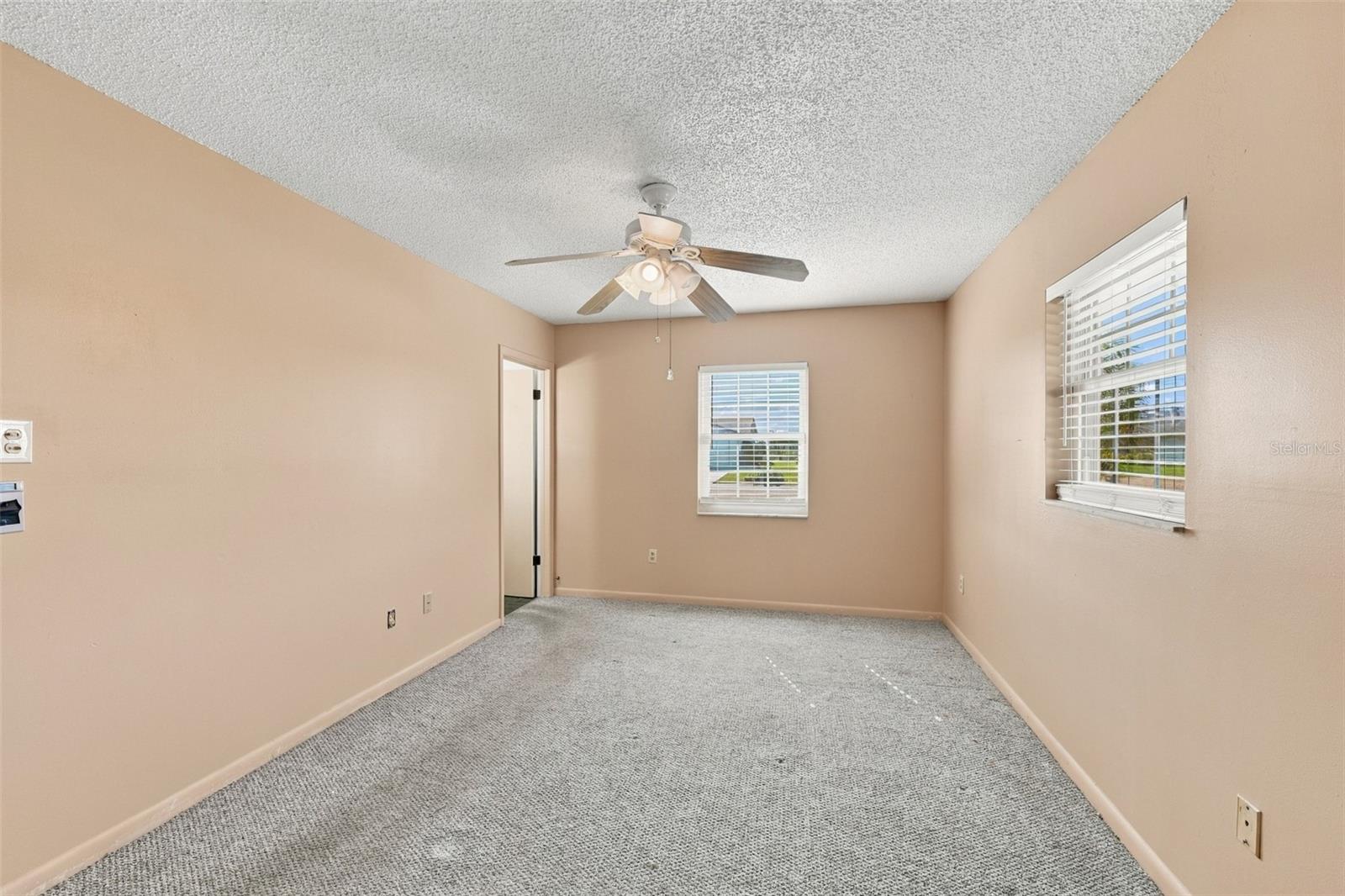 1601 NEW BEDFORD DR