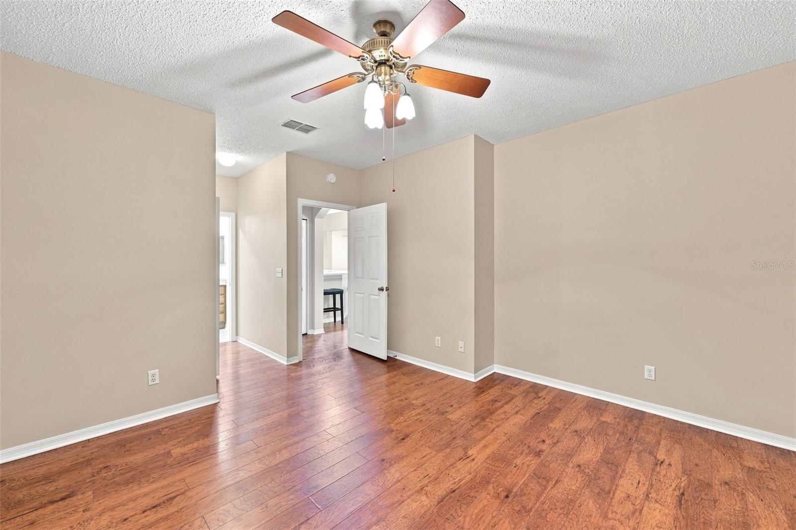 1014 RADISON AVE #11