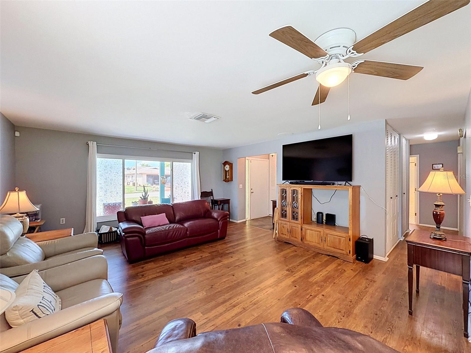 8221 PALENCIA DR