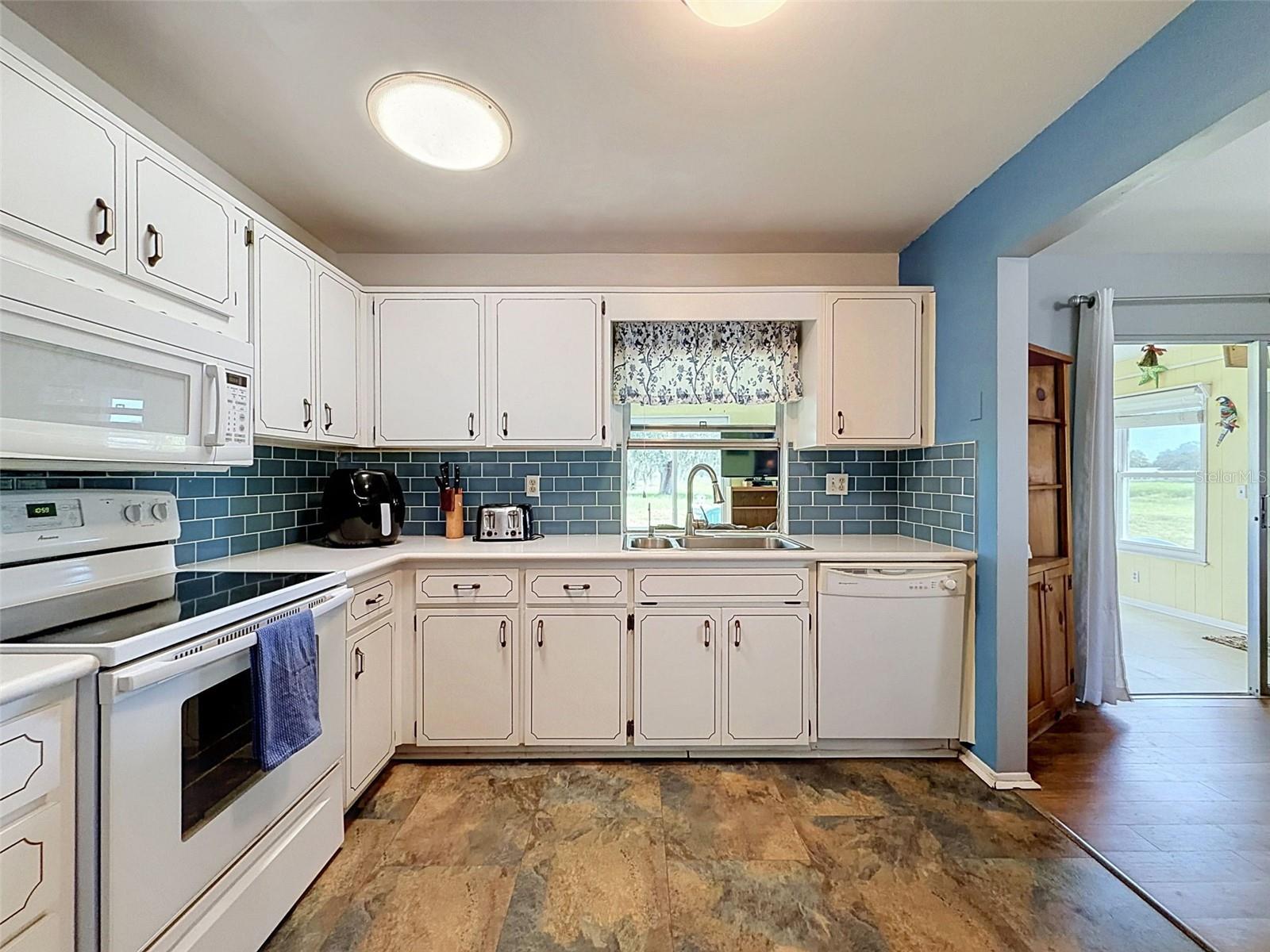 8221 PALENCIA DR