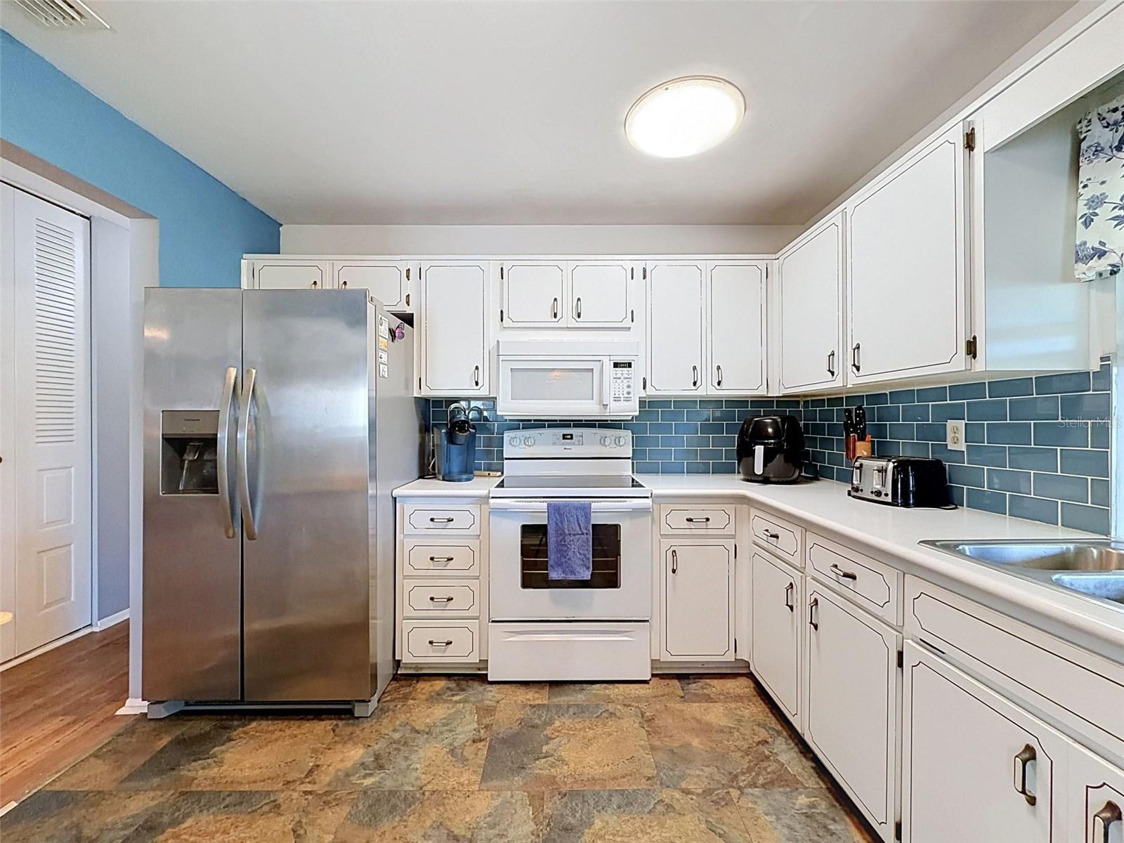 8221 PALENCIA DR