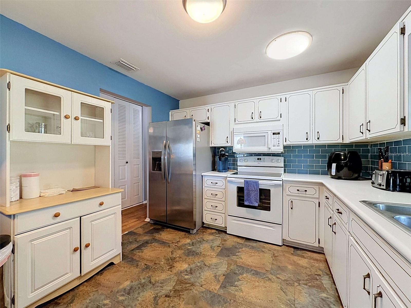 8221 PALENCIA DR