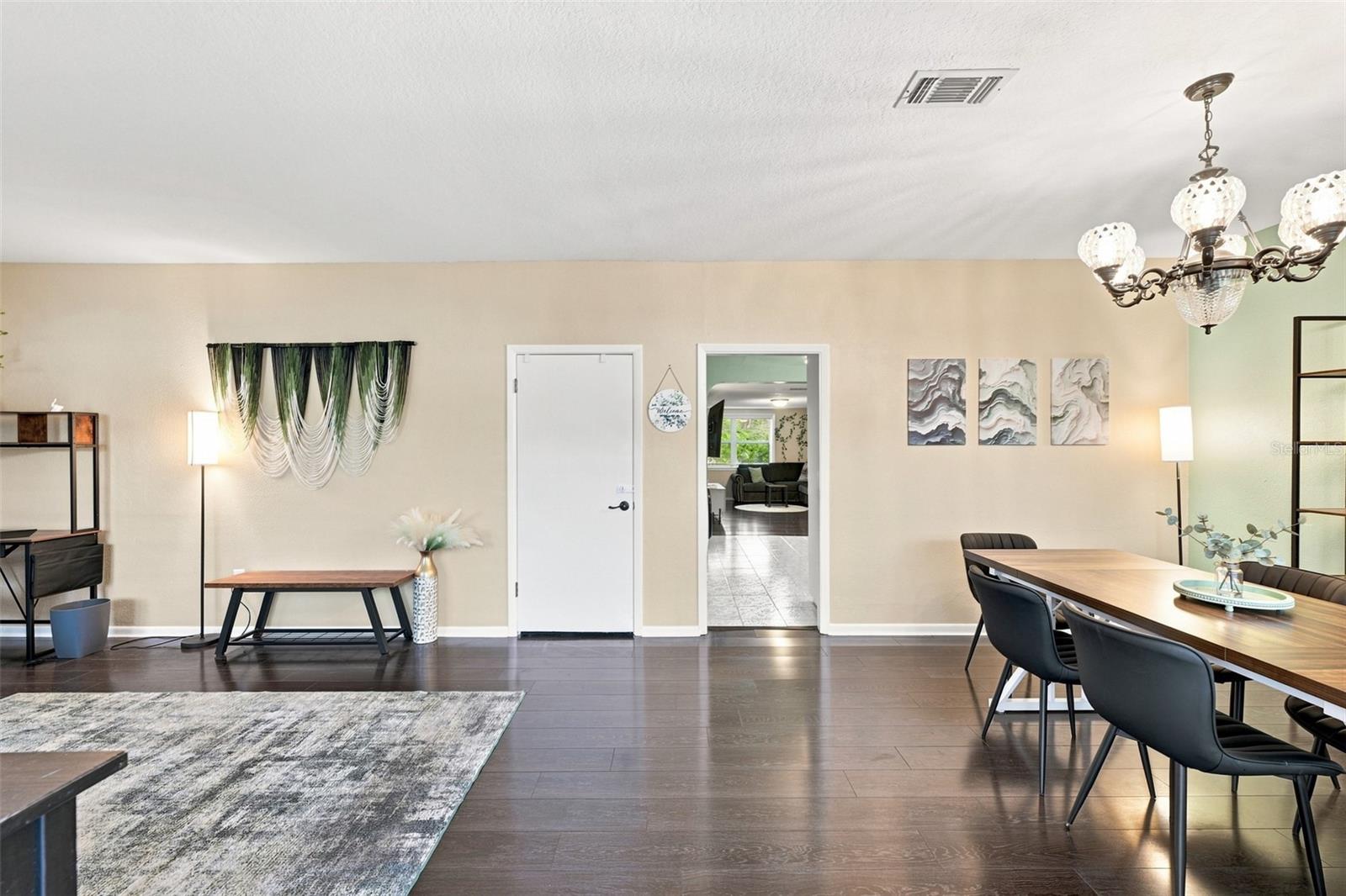 8911 N HIGHLAND AVE