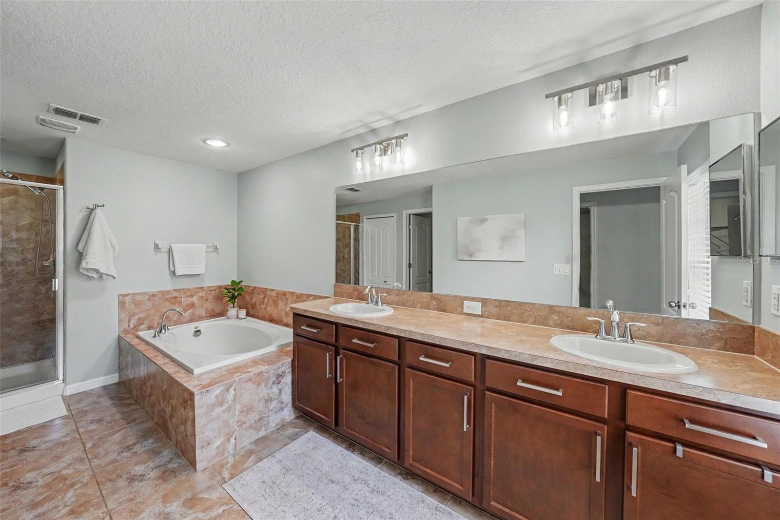 8604 FIDDLELEAF COURT