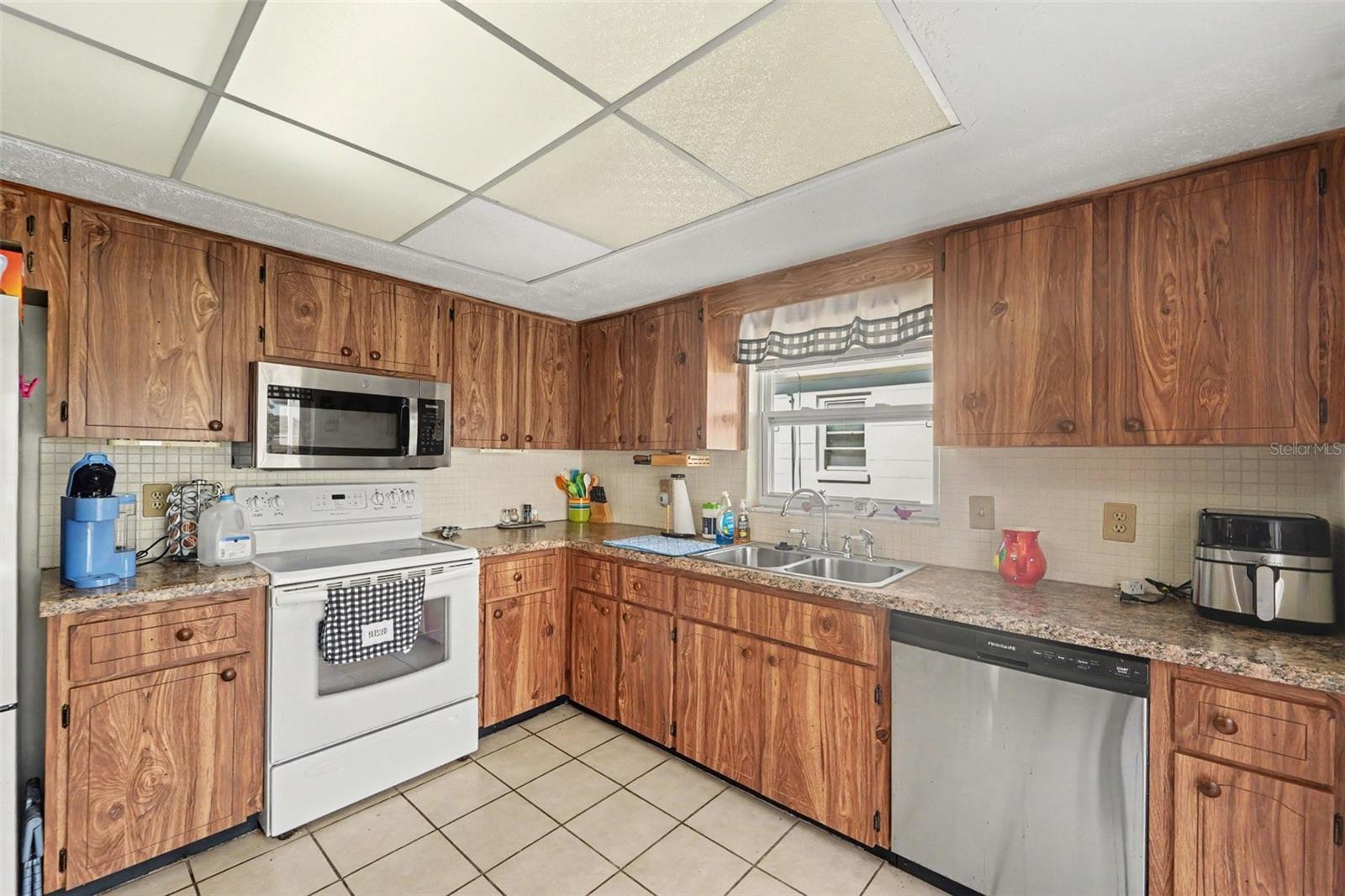 8351 FOX HOLLOW DR