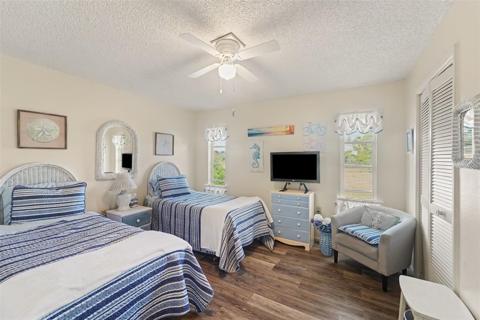 8351 FOX HOLLOW DR