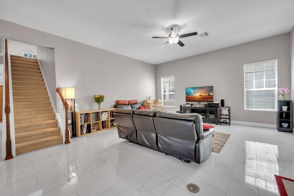5929 FISHHAWK CROSSING BLVD