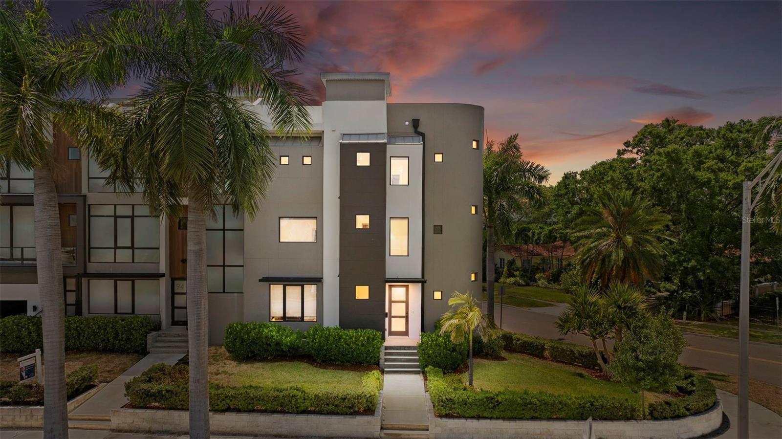 92 W Davis Blvd, Tampa