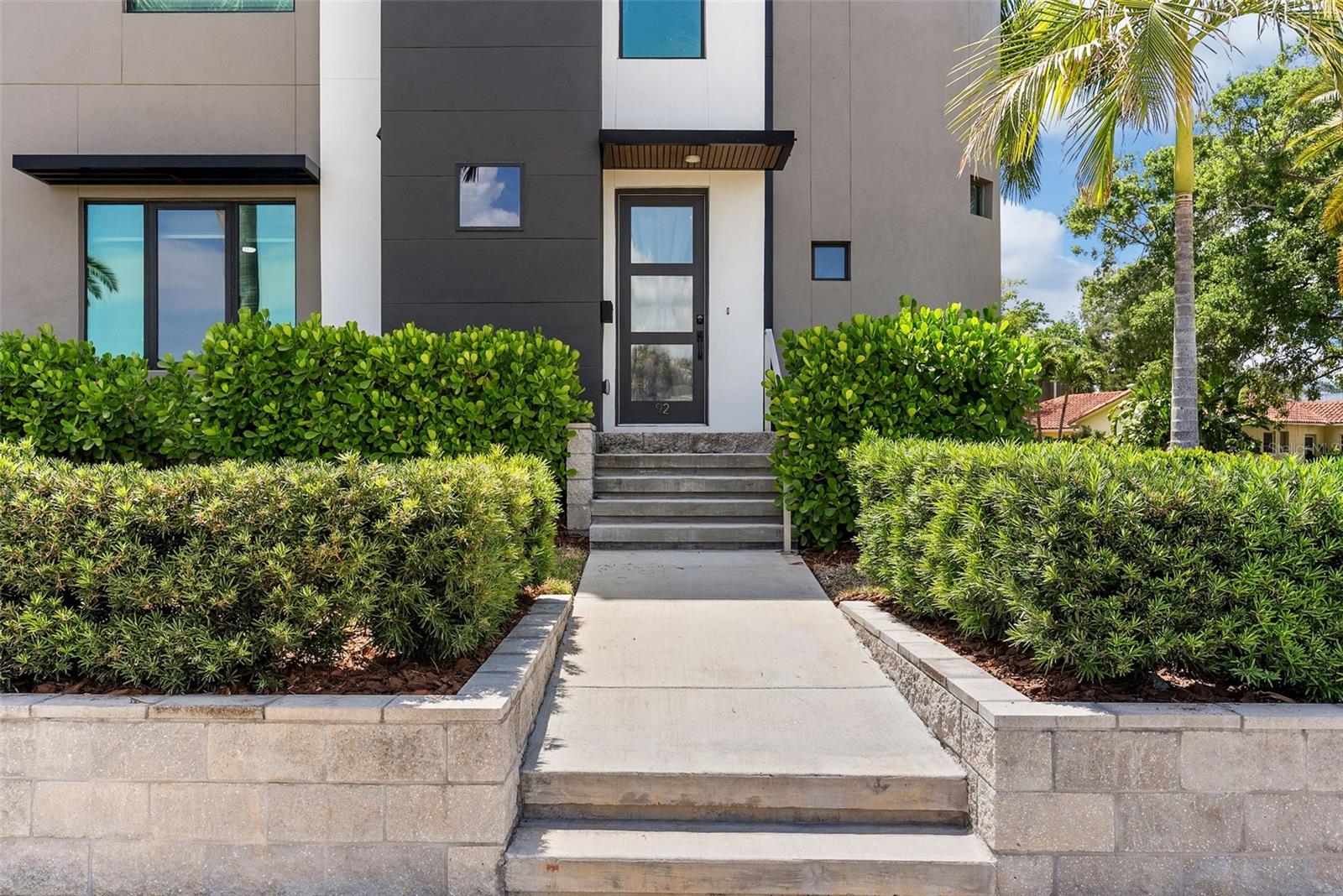 92 W DAVIS BLVD