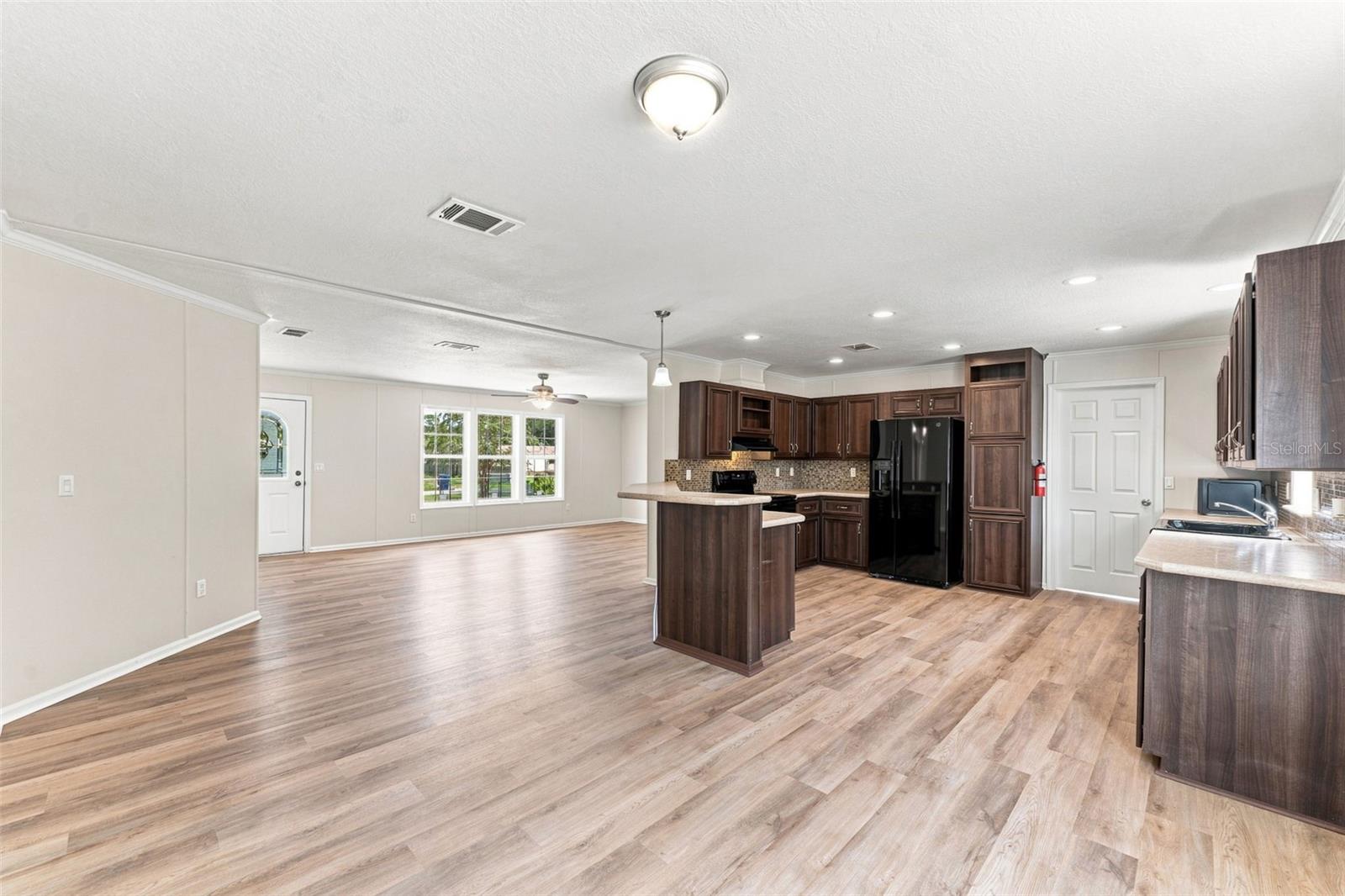 6453 MANGROVE DR