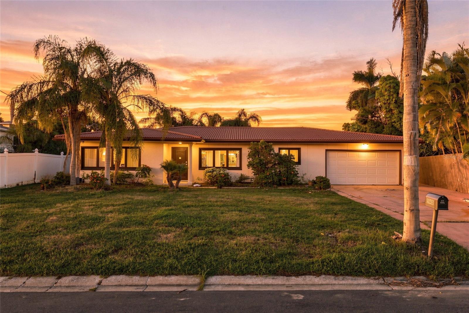 3945 E Eden Roc Cir, Tampa