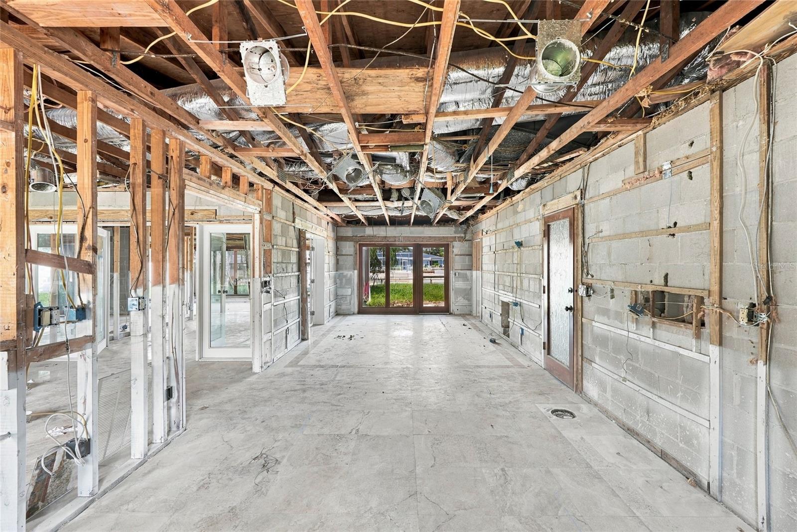 3945 E EDEN ROC CIR