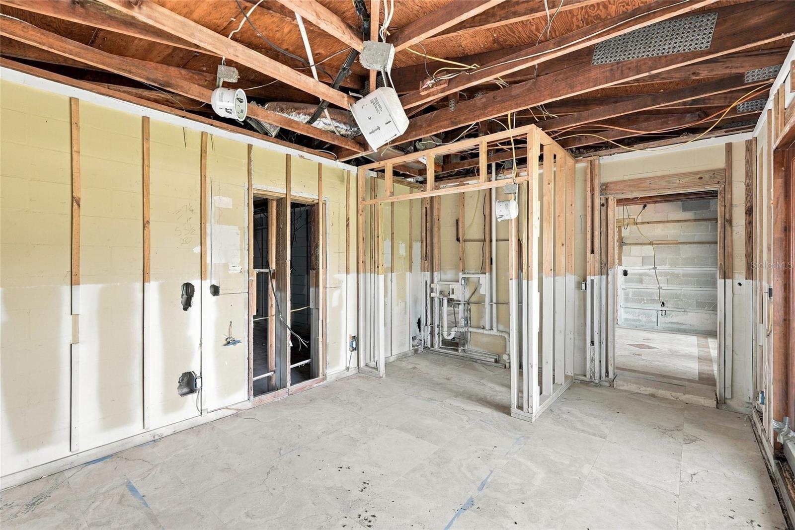 3945 E EDEN ROC CIR