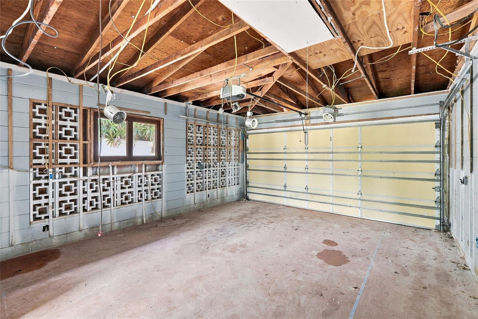 3945 E EDEN ROC CIR