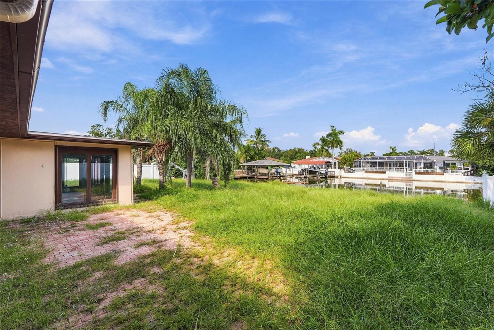 3945 E EDEN ROC CIR