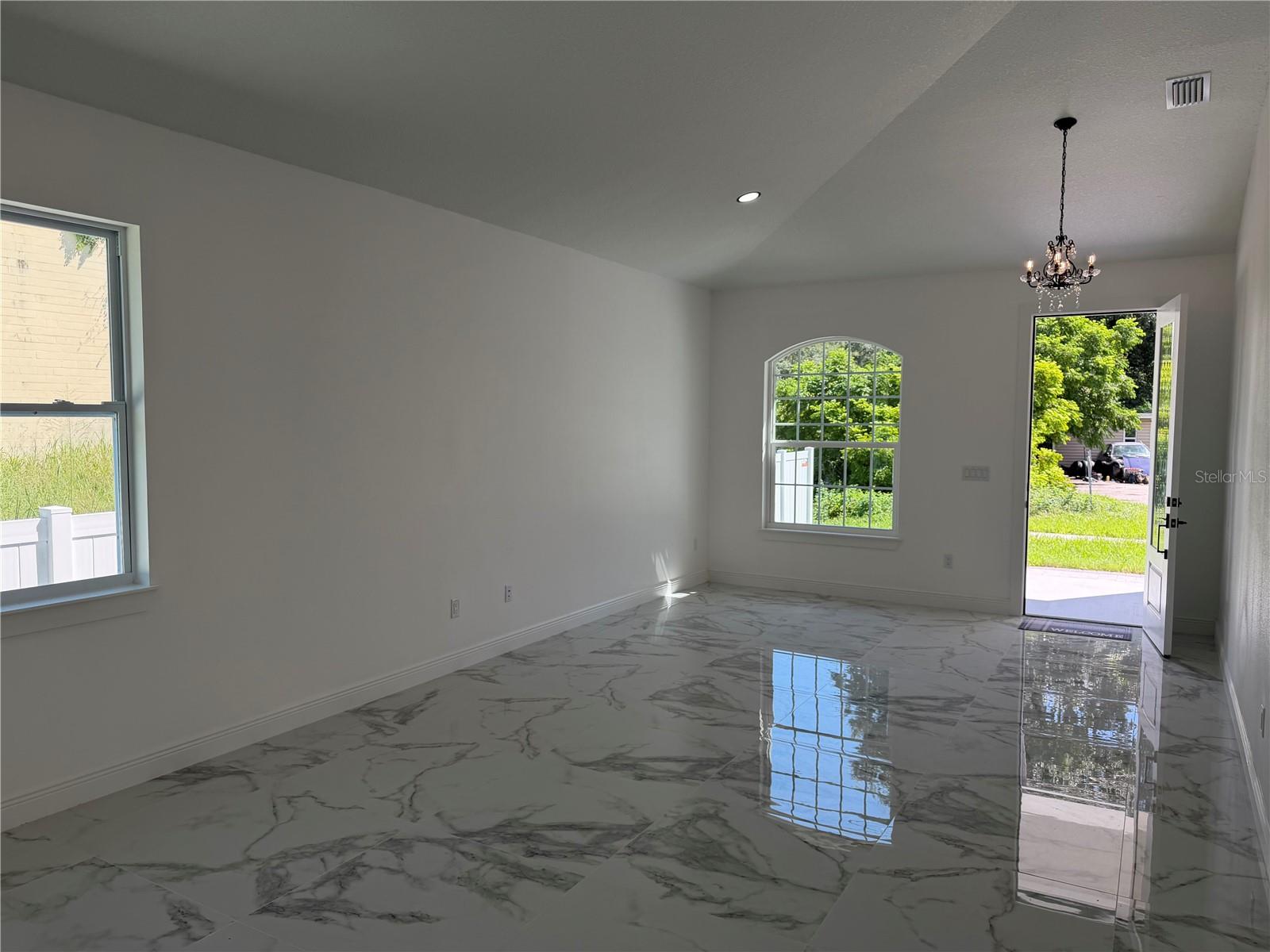 8926 N ORLEANS