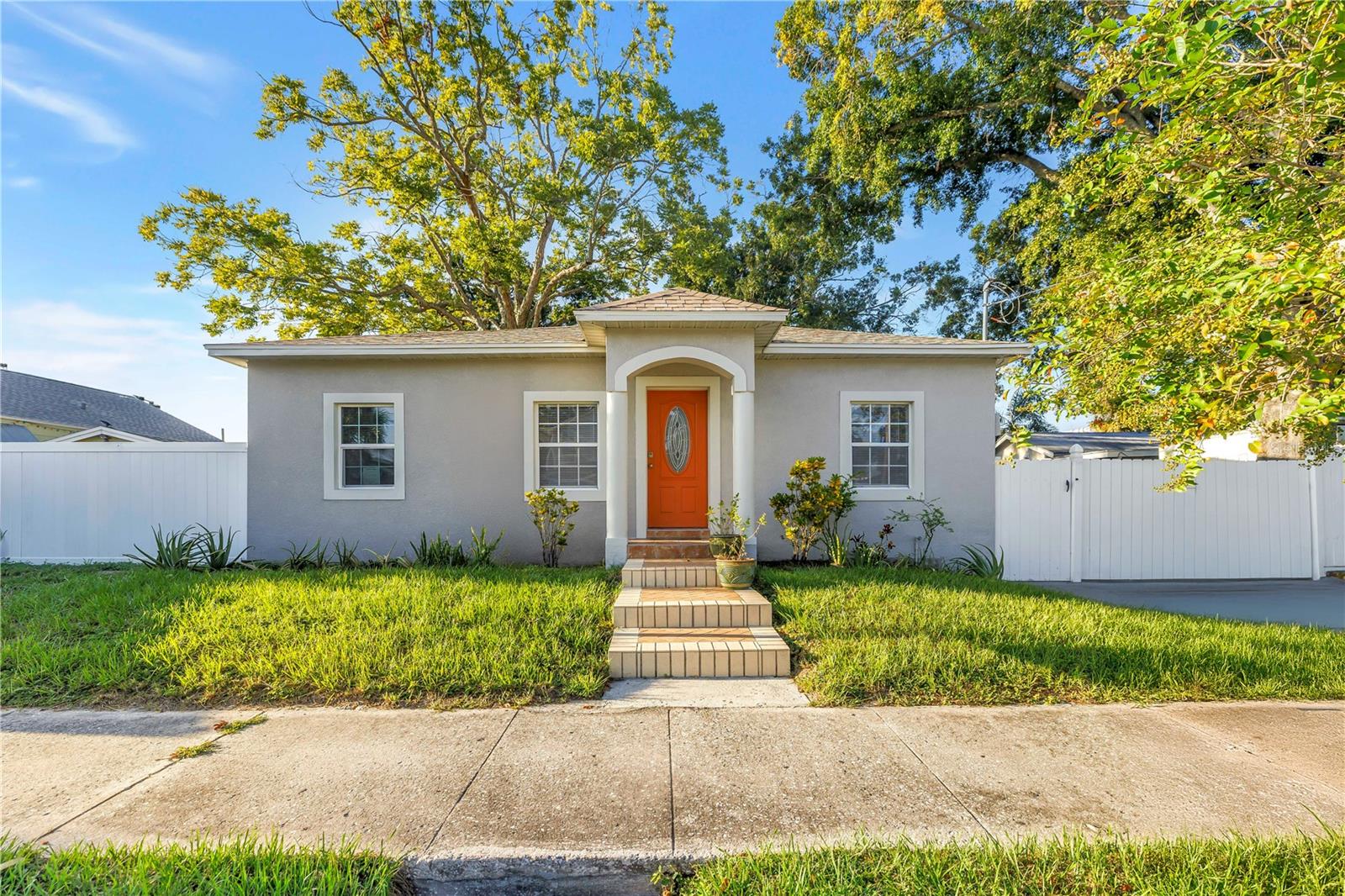 2906 W Main St, Tampa