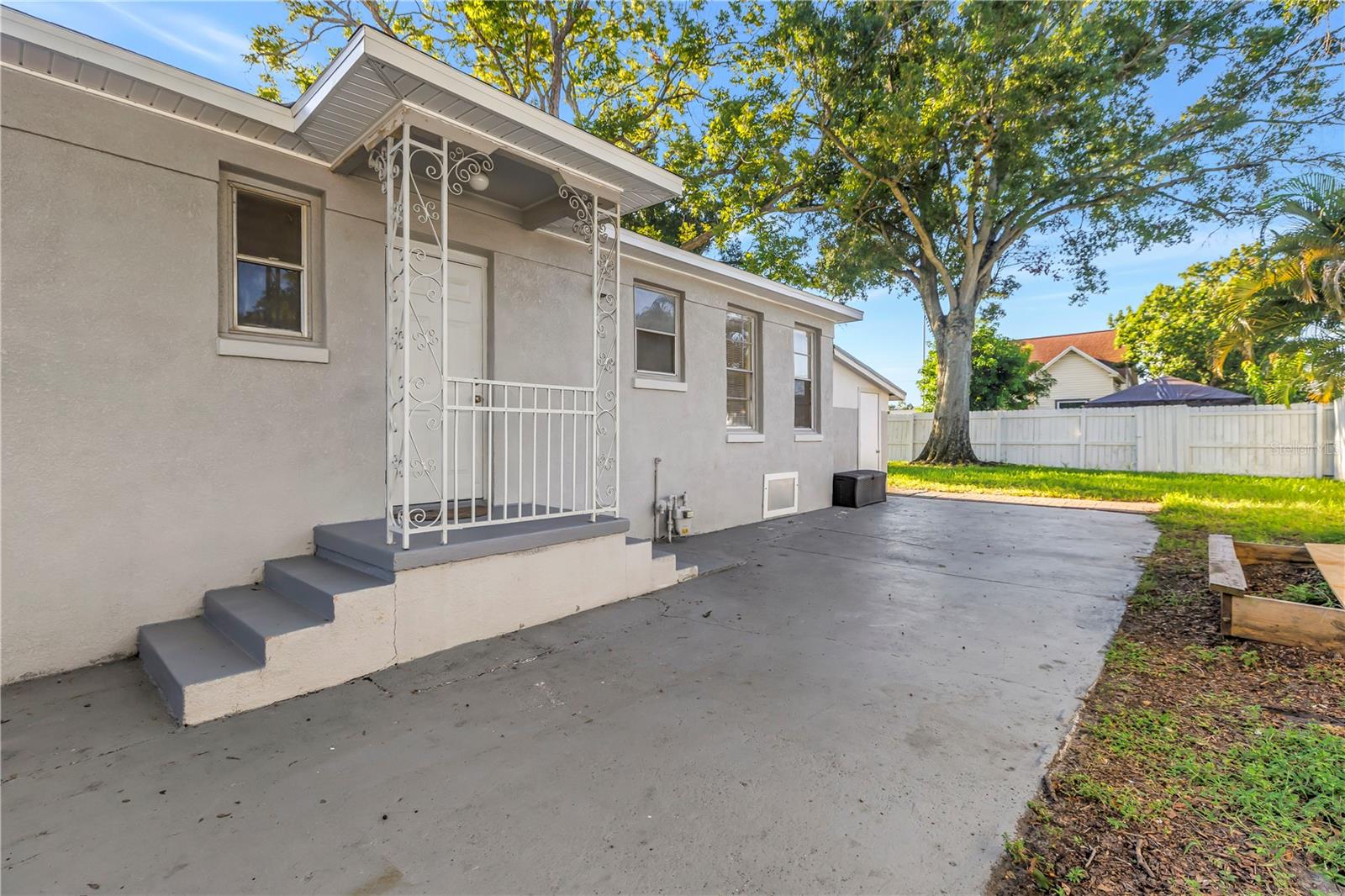 2906 W MAIN ST