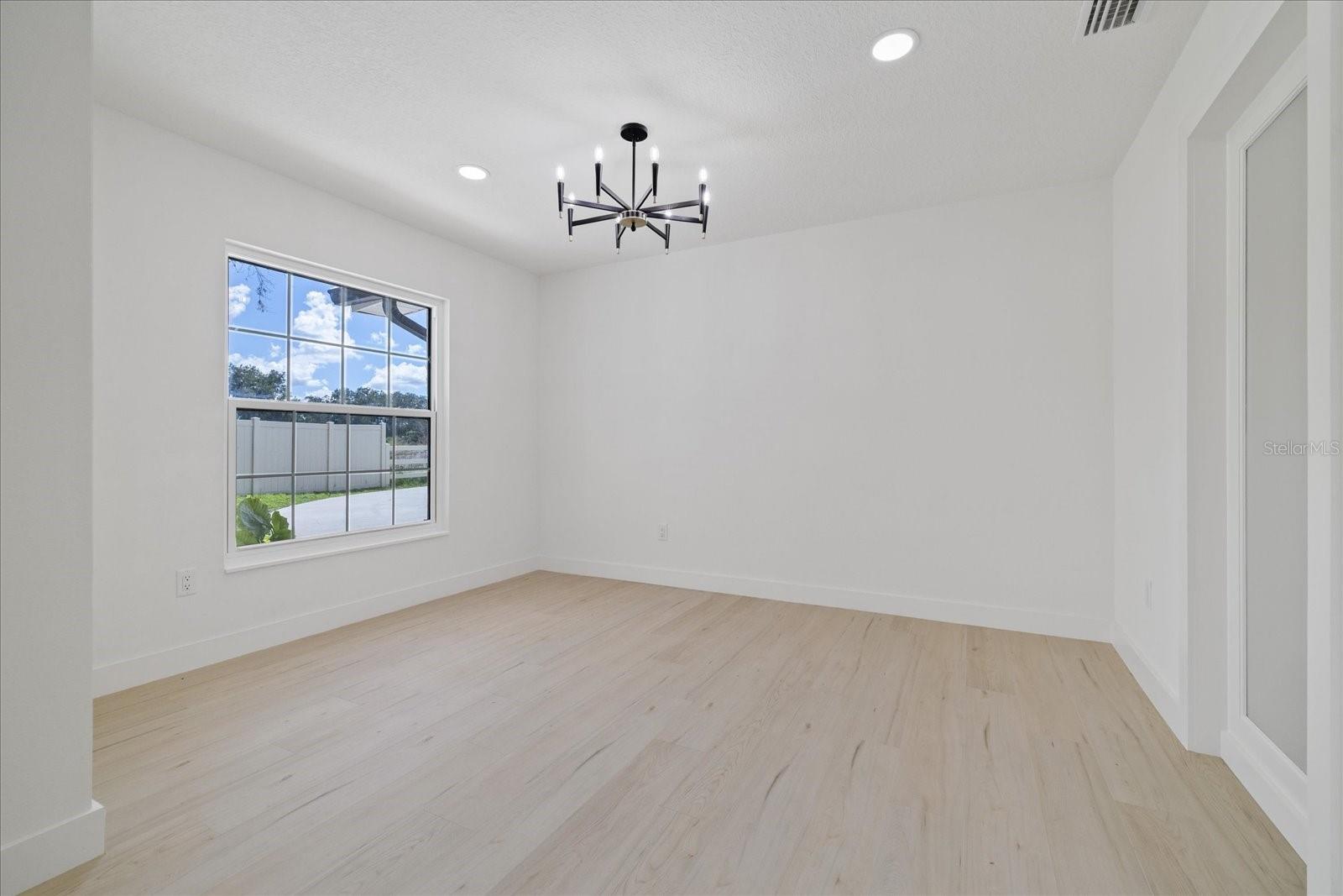 2515 RAGINS LN