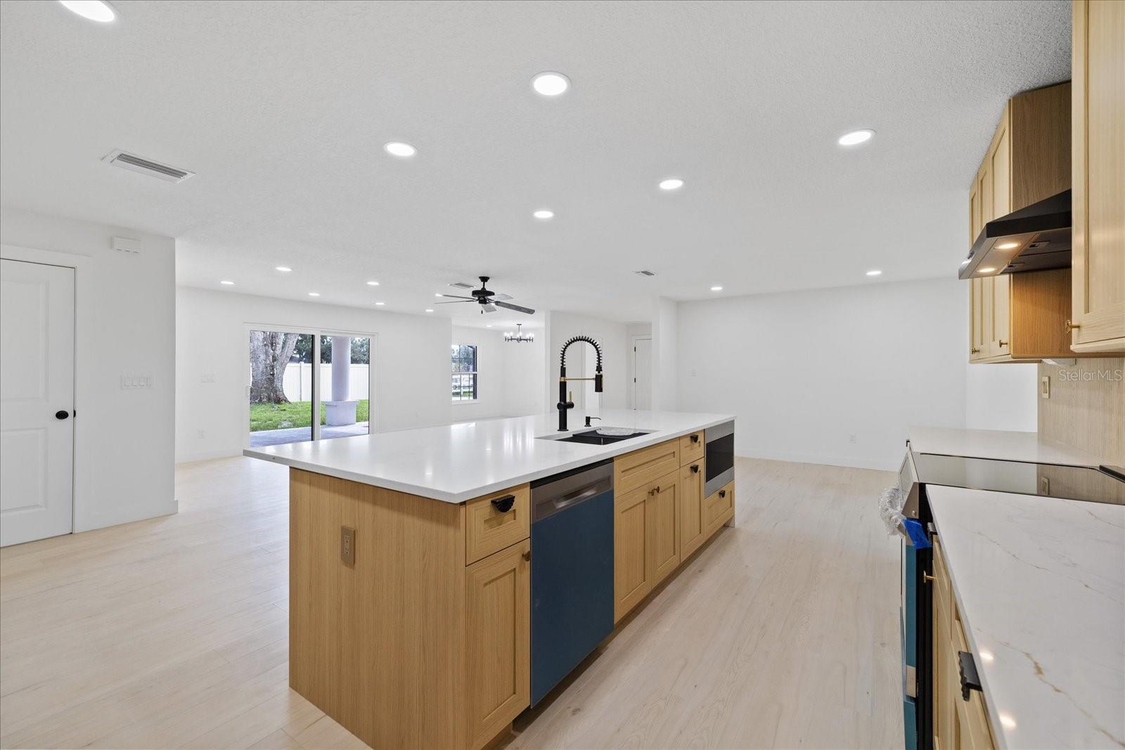 2515 RAGINS LN