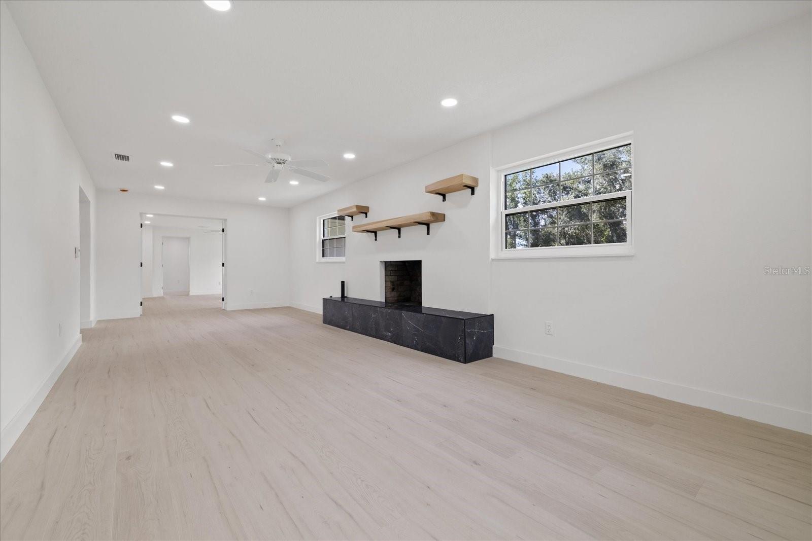 2515 RAGINS LN