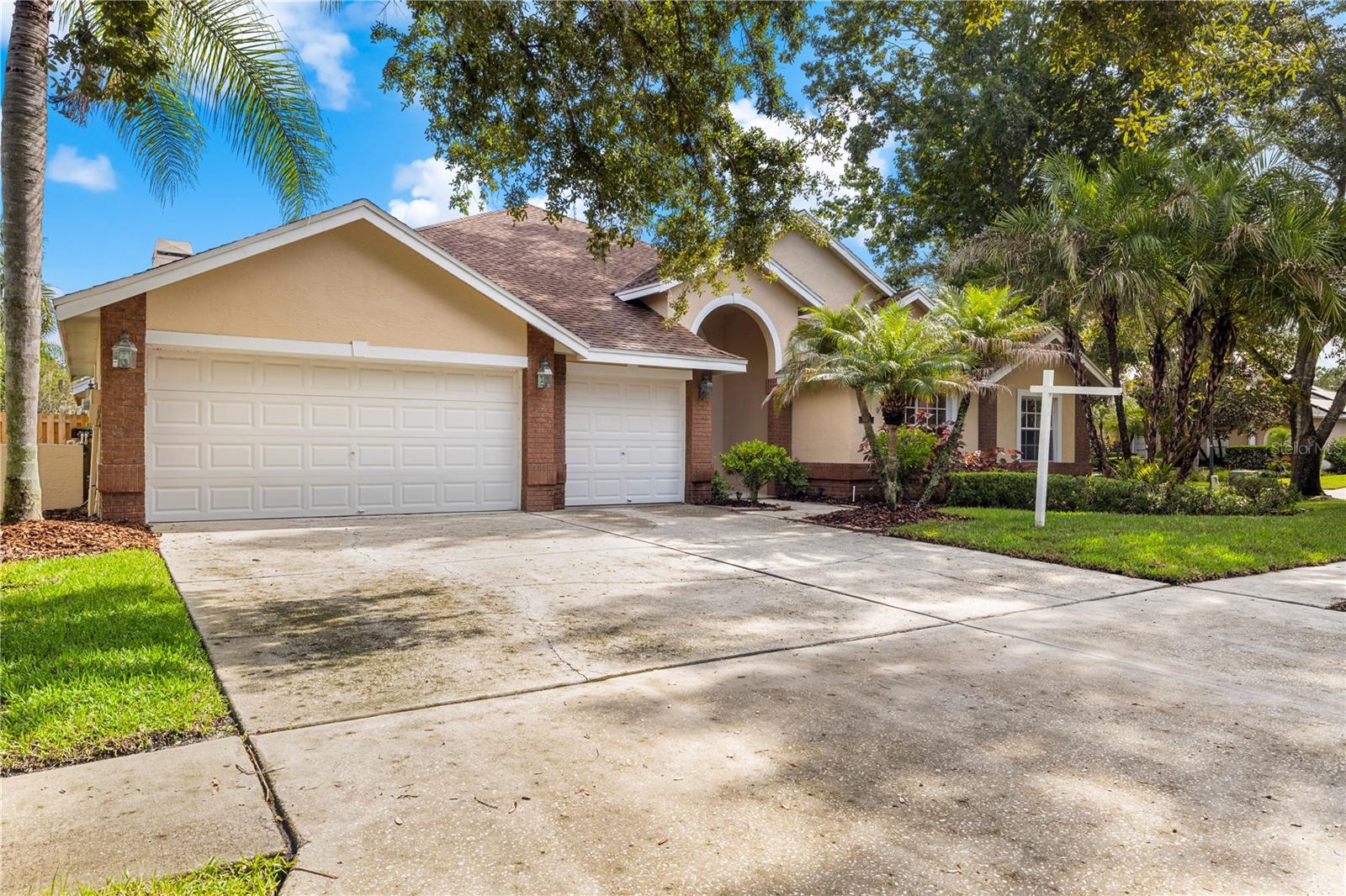 8746 TANTALLON CIR
