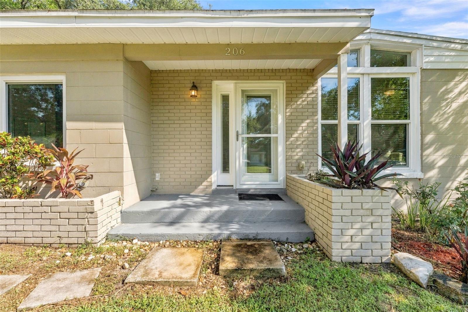 206 LINDA AVE
