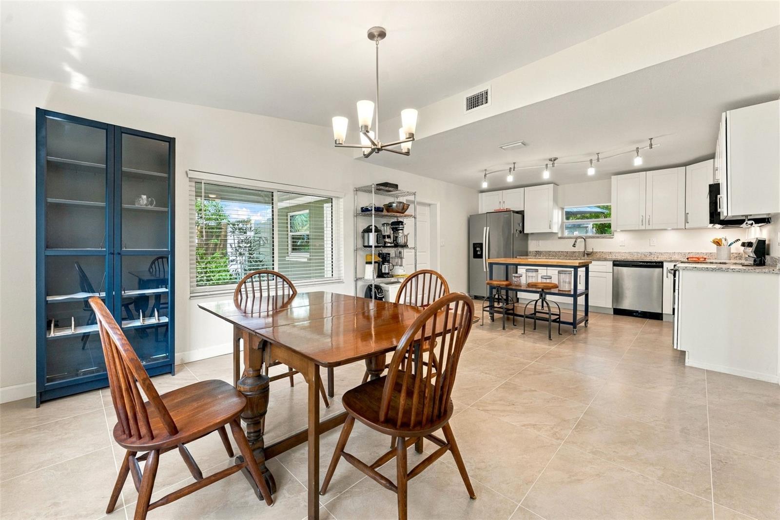 206 LINDA AVE