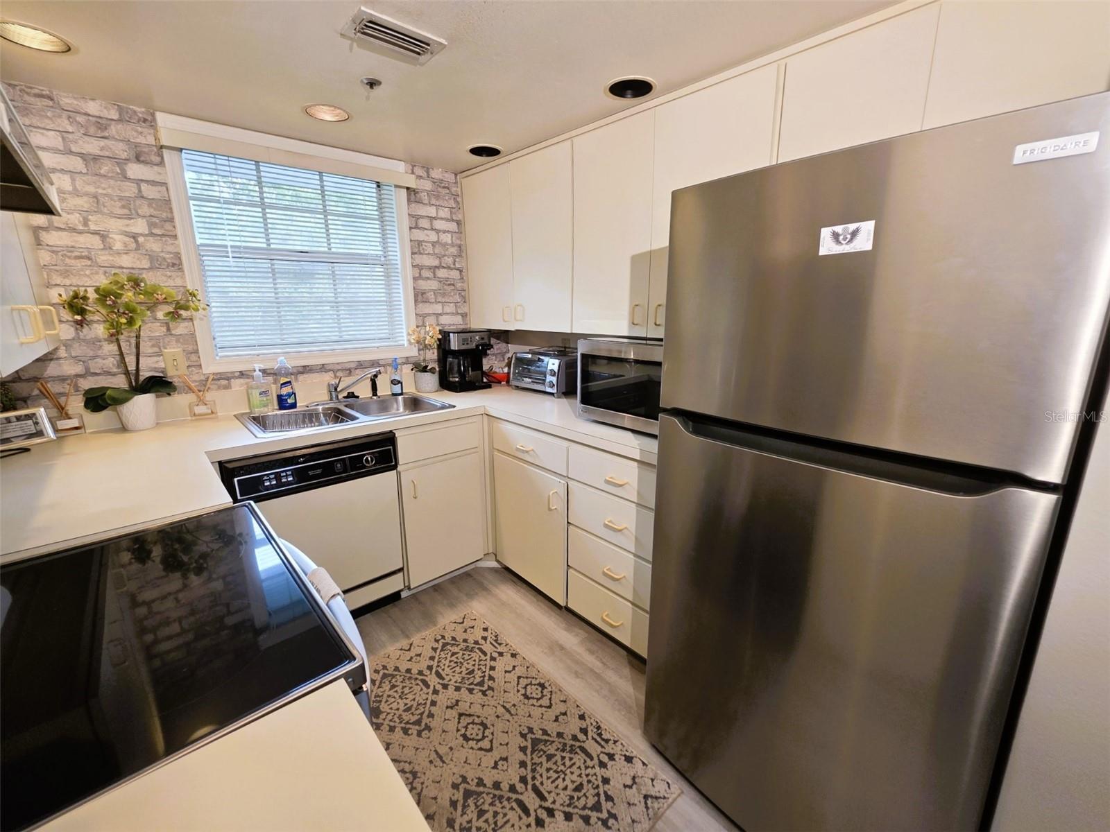 2210 VISTA DEL SOL CONDO #520