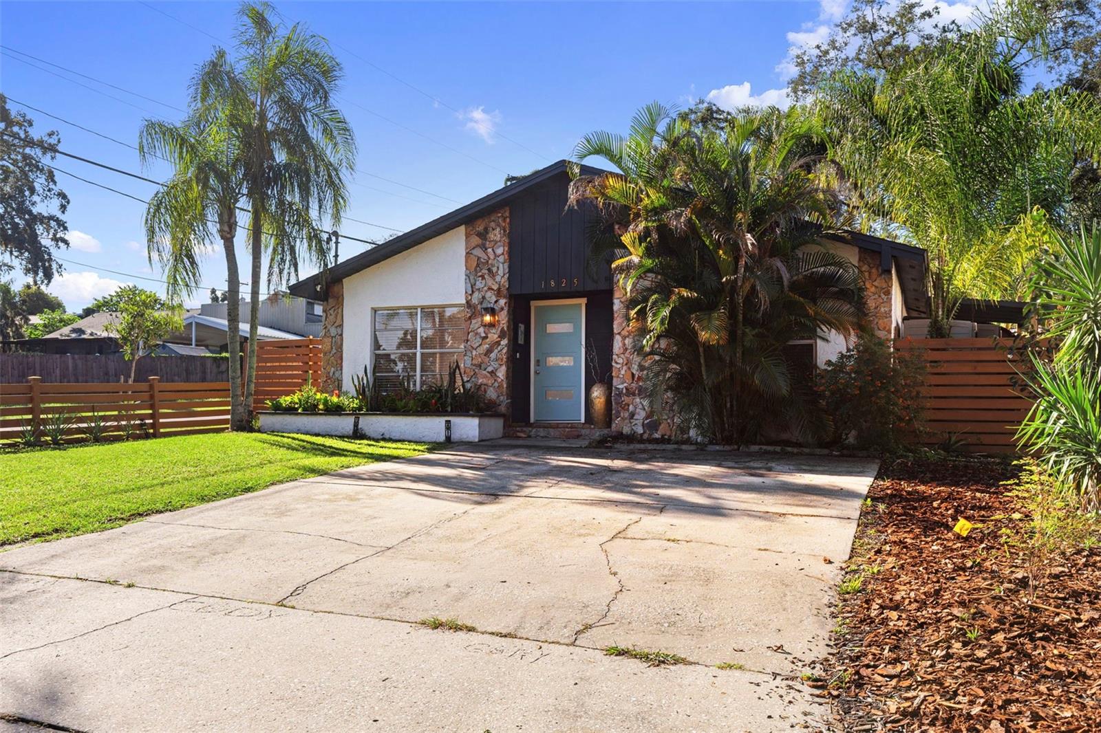 1825 E ESKIMO AVE