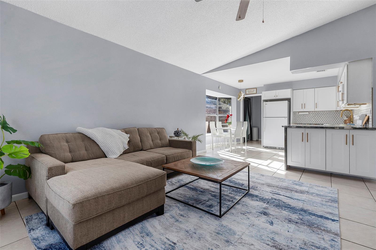 1825 E ESKIMO AVE
