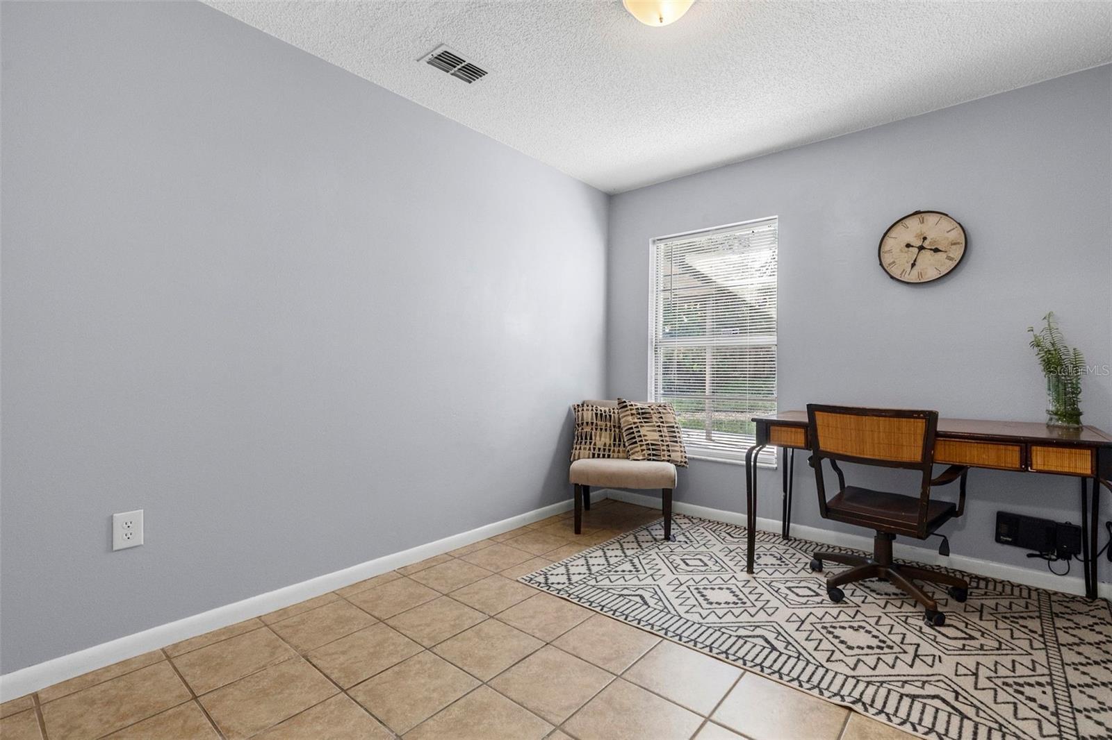 1825 E ESKIMO AVE